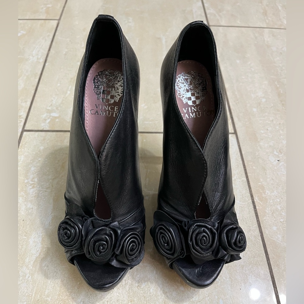 Vince Camuto black rosebuds peep toe booties size 6